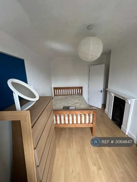 5 bedroom terraced house for rent