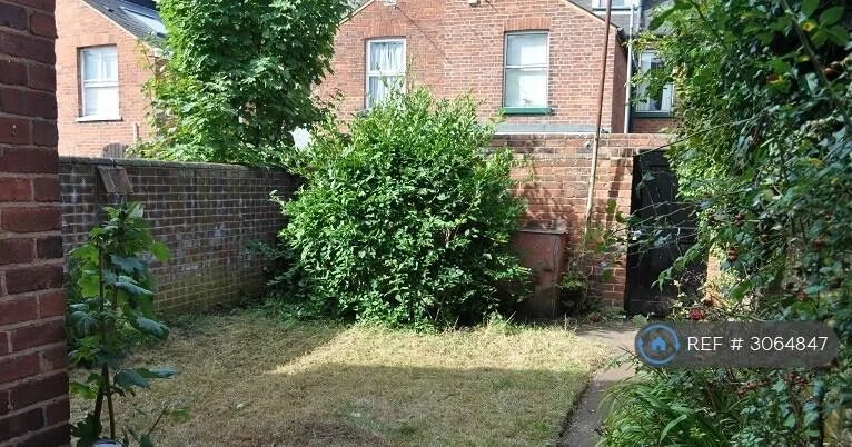 5 bedroom terraced house for rent