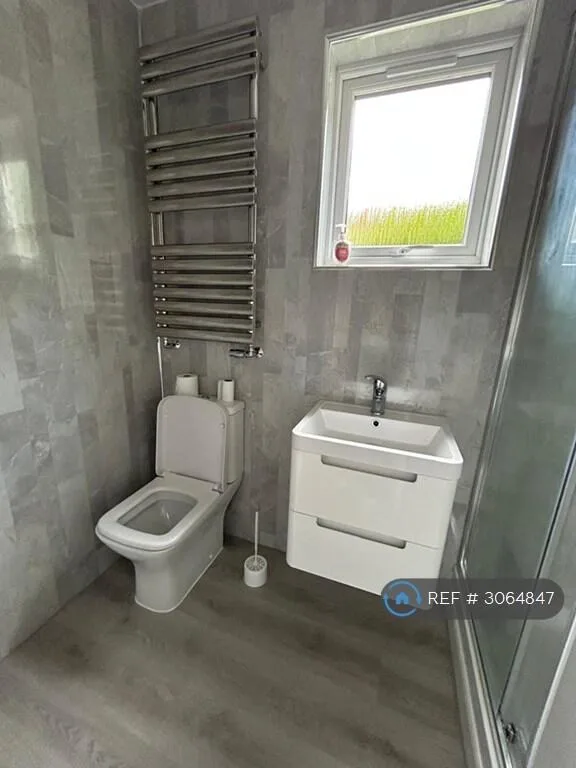 5 bedroom terraced house for rent