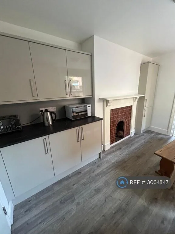 5 bedroom terraced house for rent