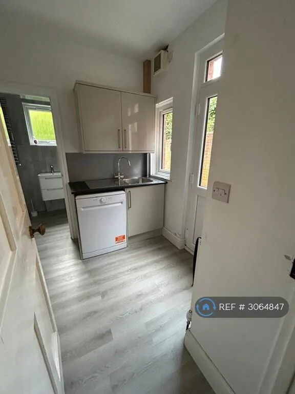 5 bedroom terraced house for rent