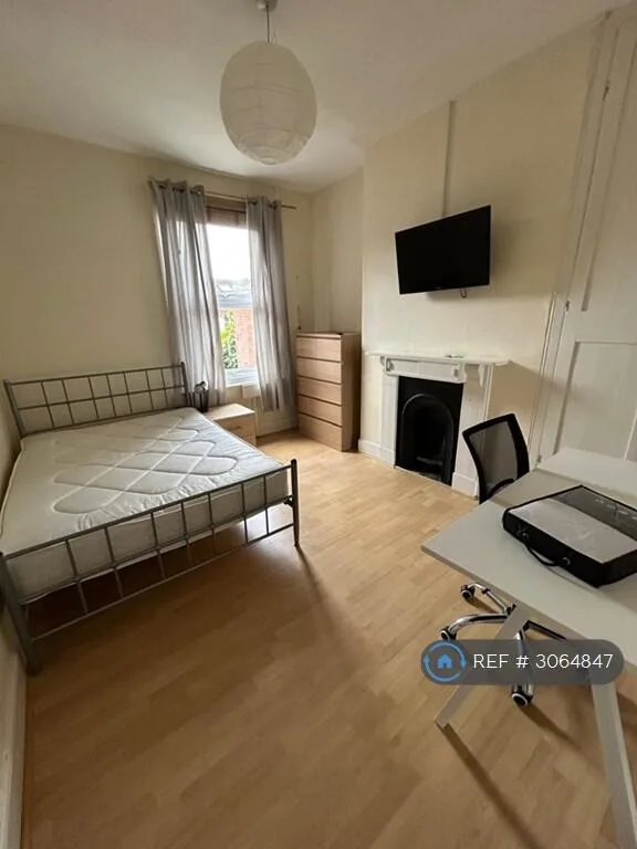 5 bedroom terraced house for rent
