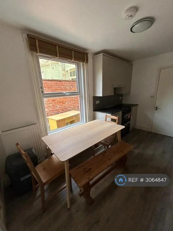 5 bedroom terraced house for rent