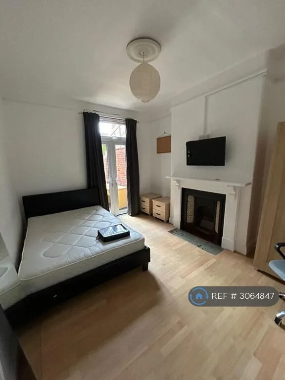 5 bedroom terraced house for rent
