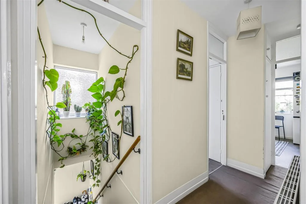 2 bedroom maisonette for rent