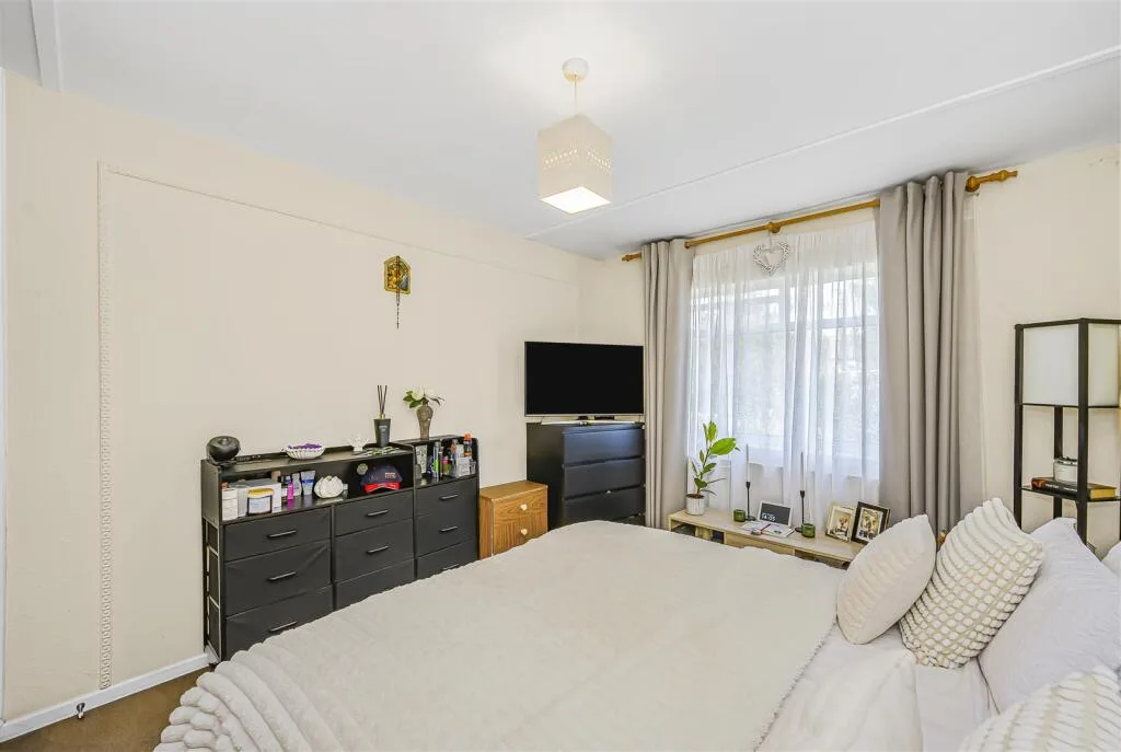 2 bedroom maisonette for rent