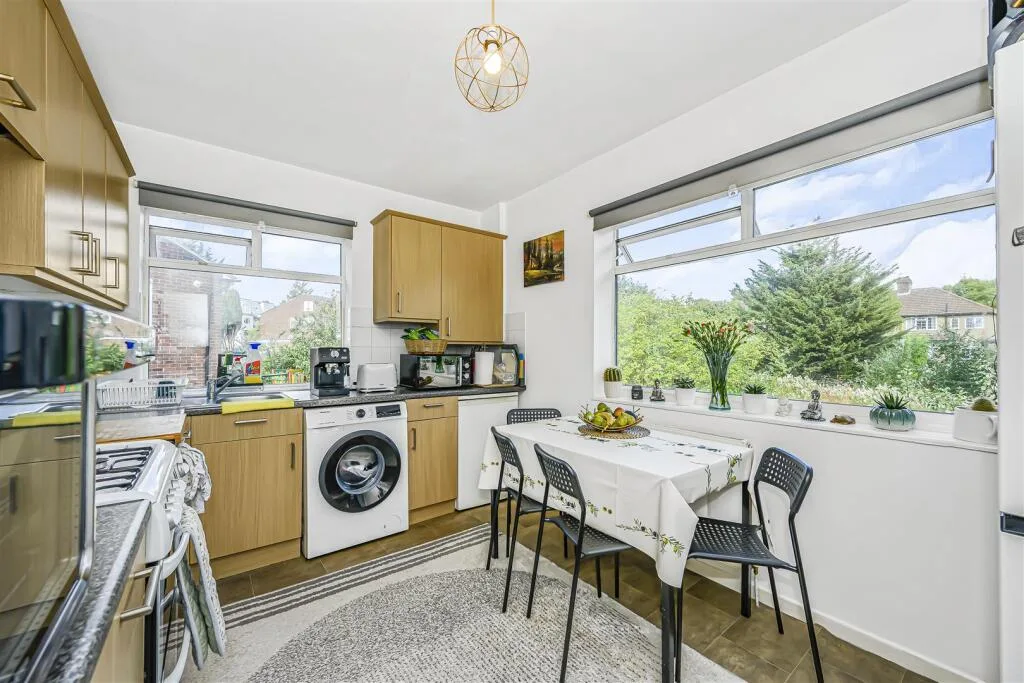 2 bedroom maisonette for rent
