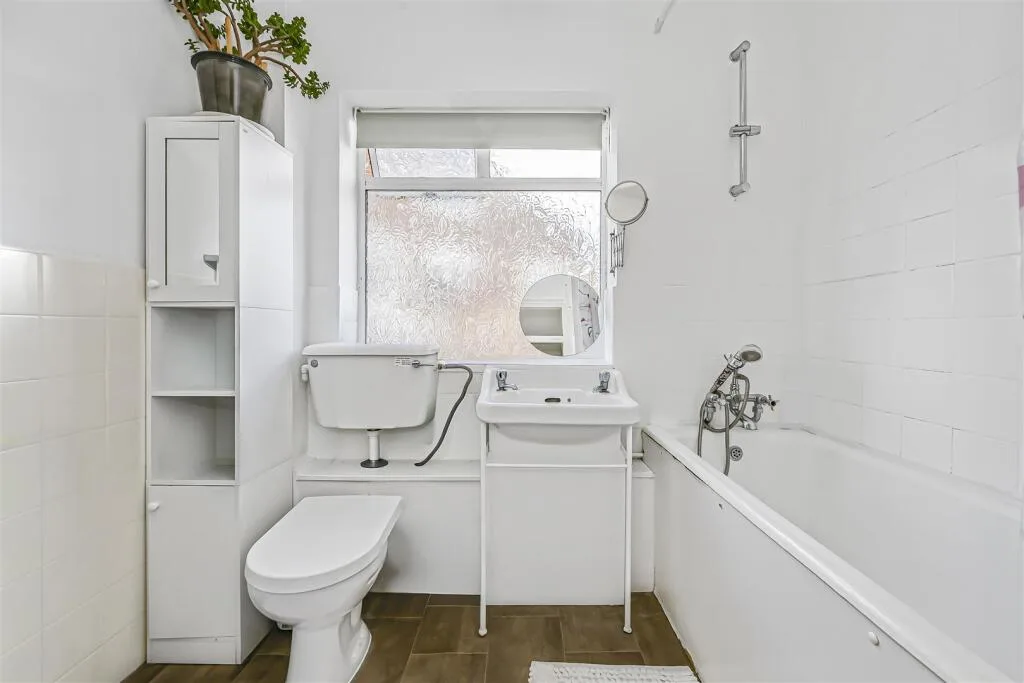 2 bedroom maisonette for rent