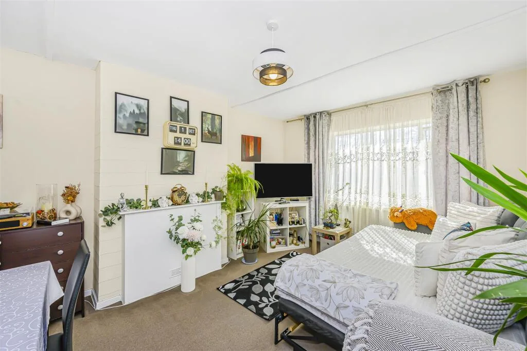2 bedroom maisonette for rent