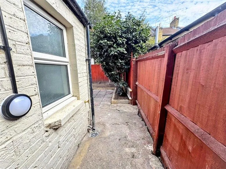 2 bedroom house for rent