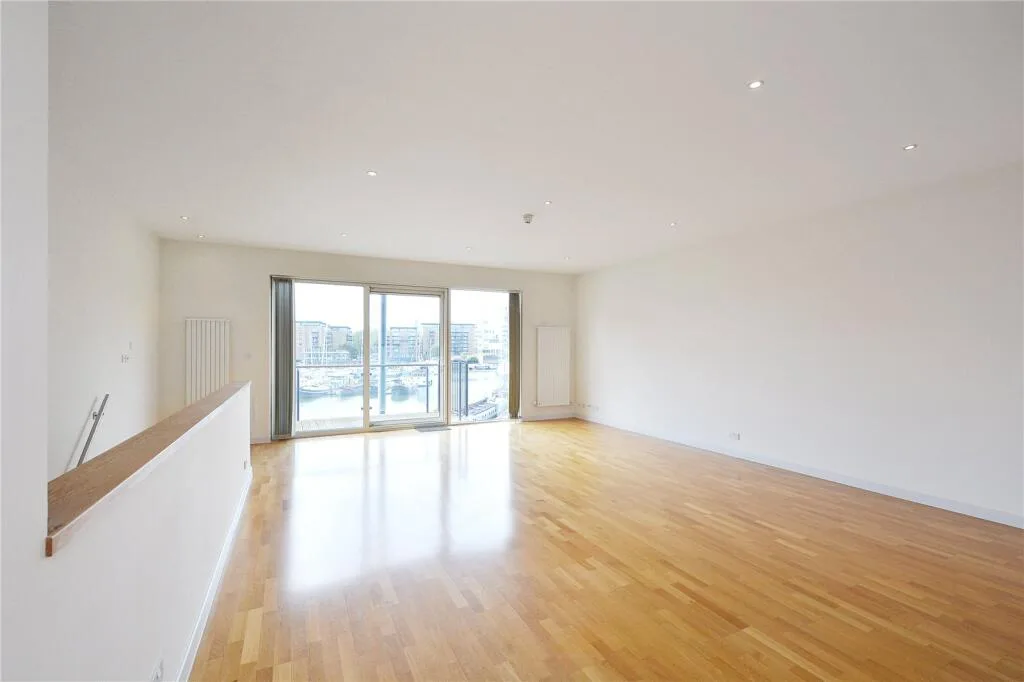 4 bedroom end of terrace house for rent