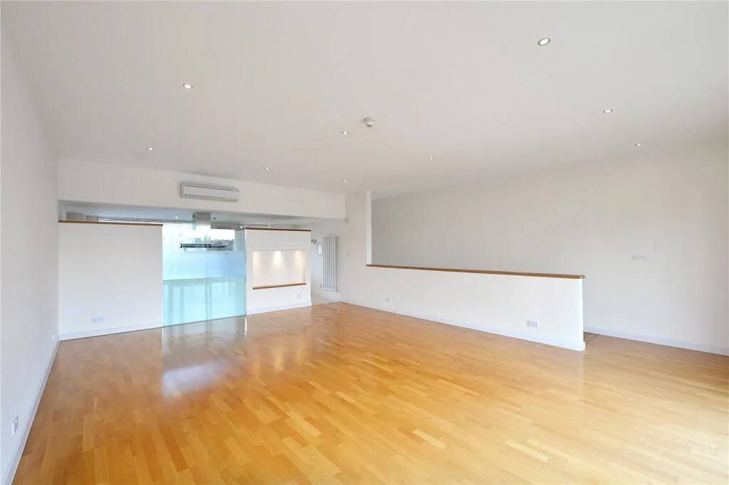 4 bedroom end of terrace house for rent