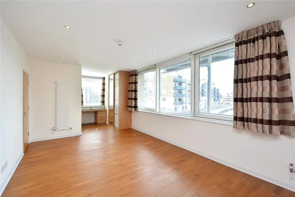4 bedroom end of terrace house for rent