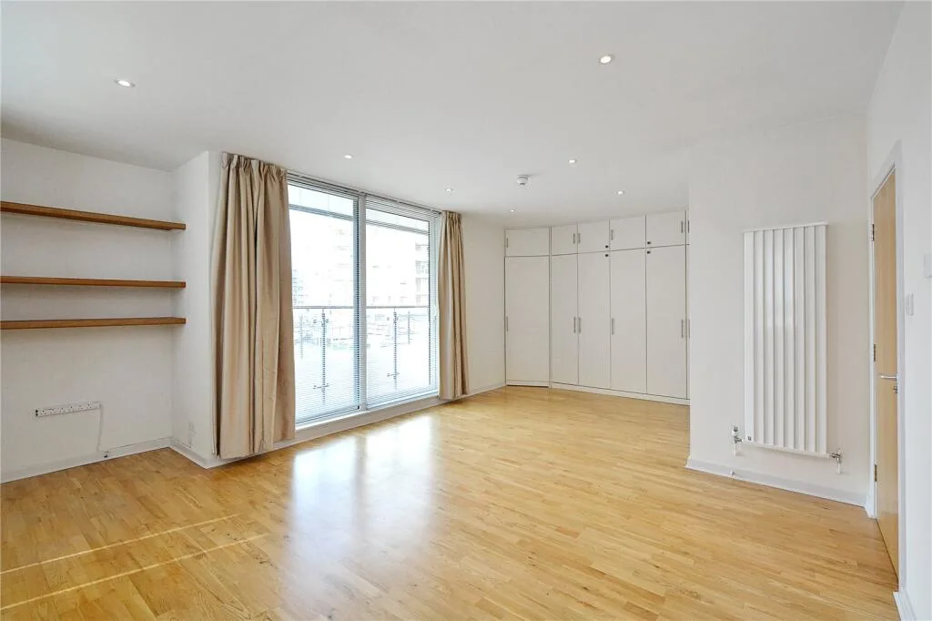 4 bedroom end of terrace house for rent