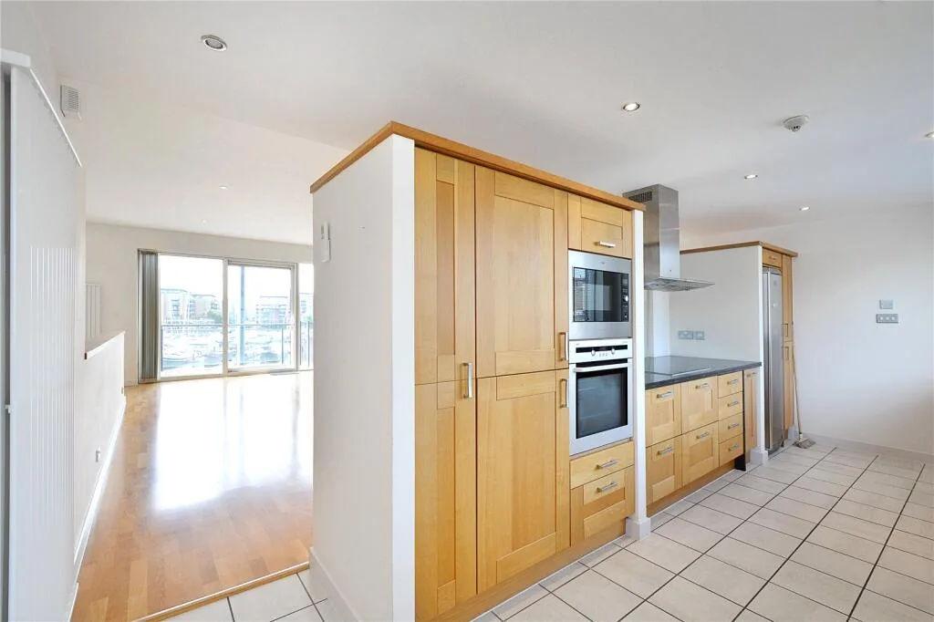 4 bedroom end of terrace house for rent