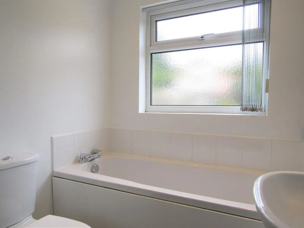 3 bedroom semi-detached house for rent