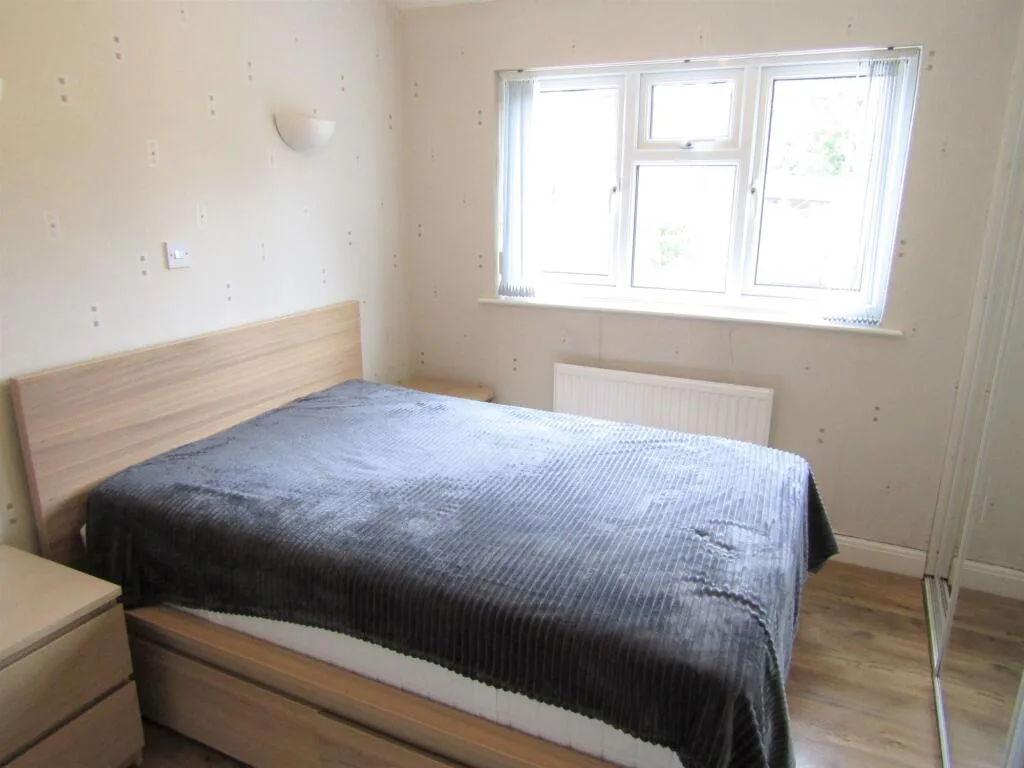 3 bedroom semi-detached house for rent