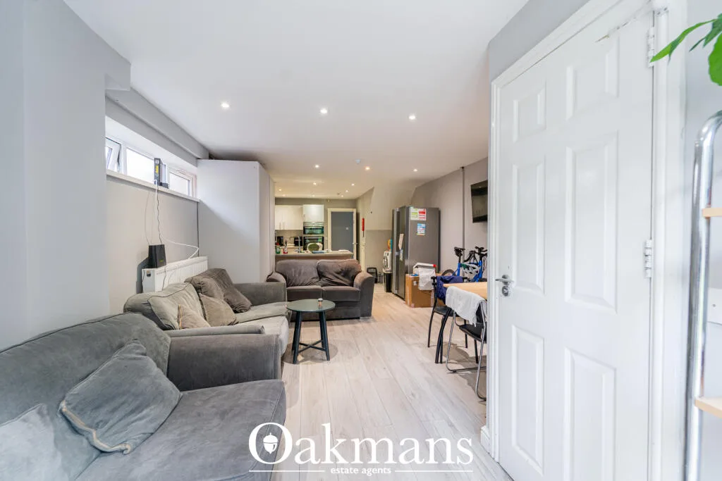 6 bedroom house for rent