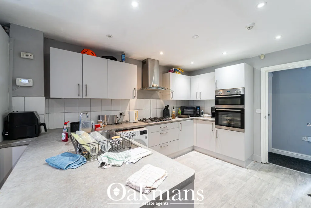 6 bedroom house for rent