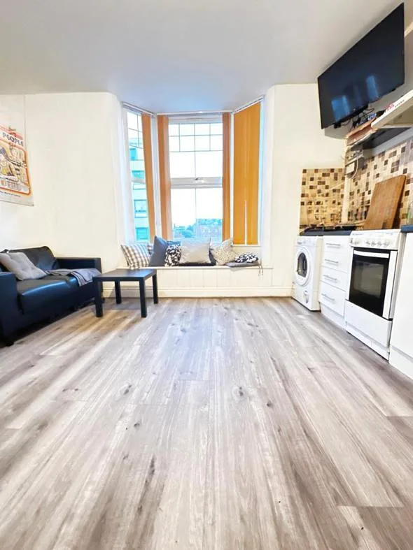 5 bedroom flat for rent