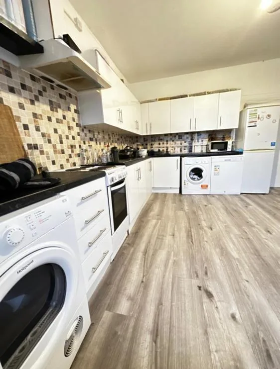 5 bedroom flat for rent