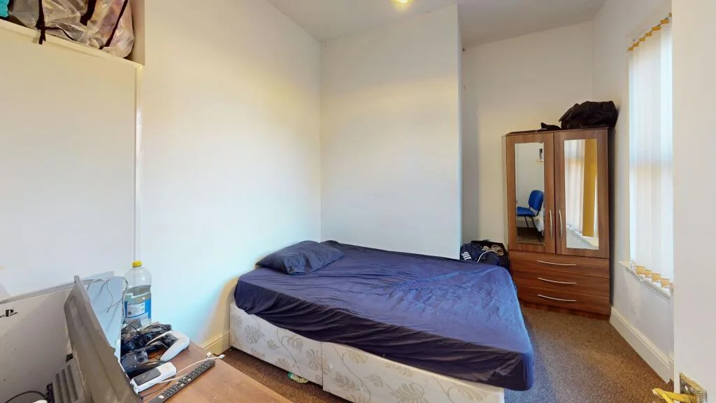 5 bedroom flat for rent