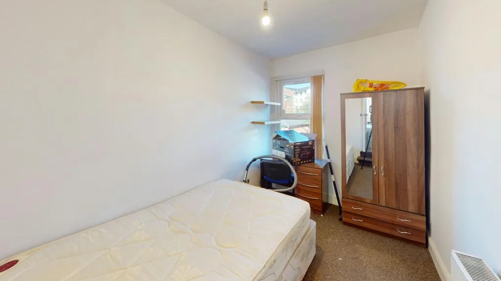 5 bedroom flat for rent