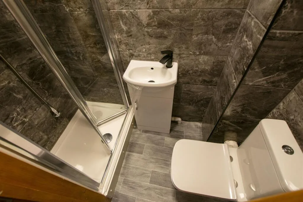 8 bedroom house for rent