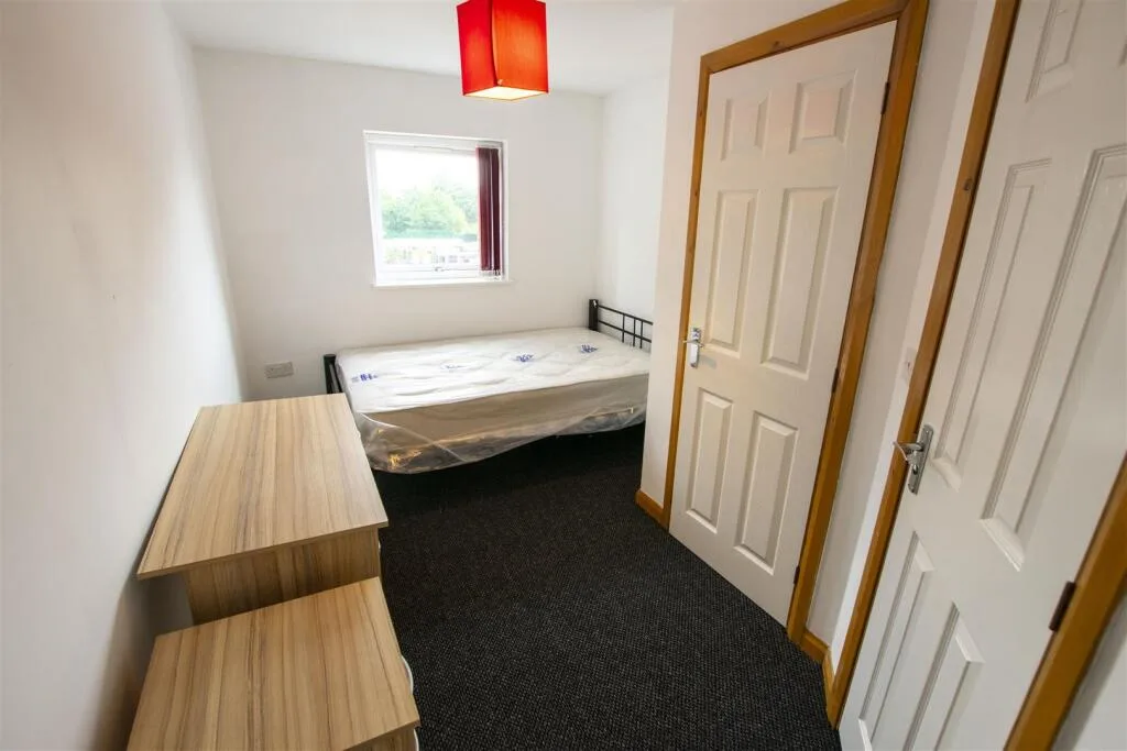8 bedroom house for rent
