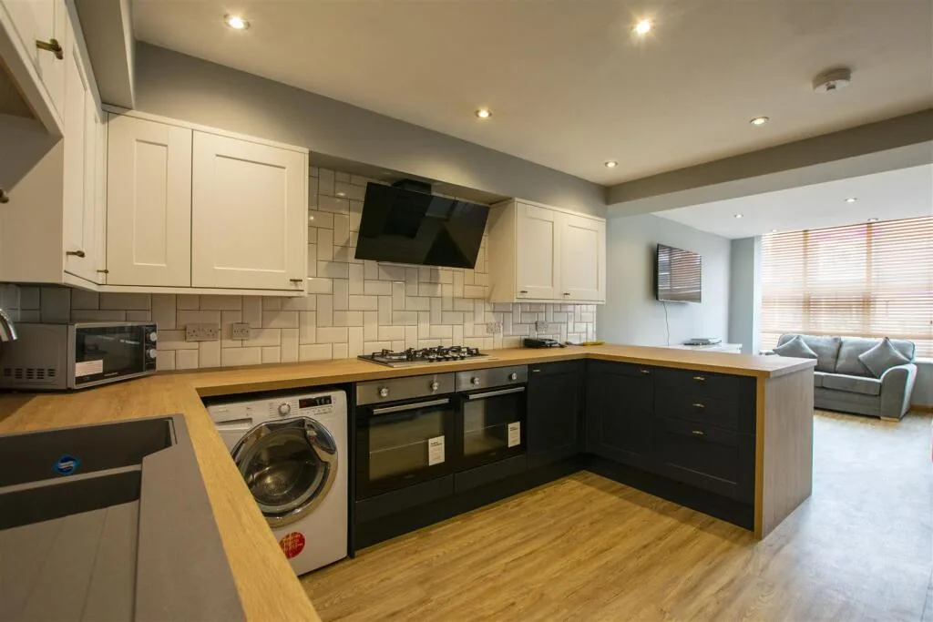 8 bedroom house for rent