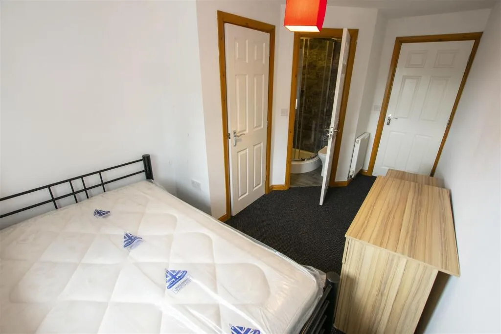 8 bedroom house for rent