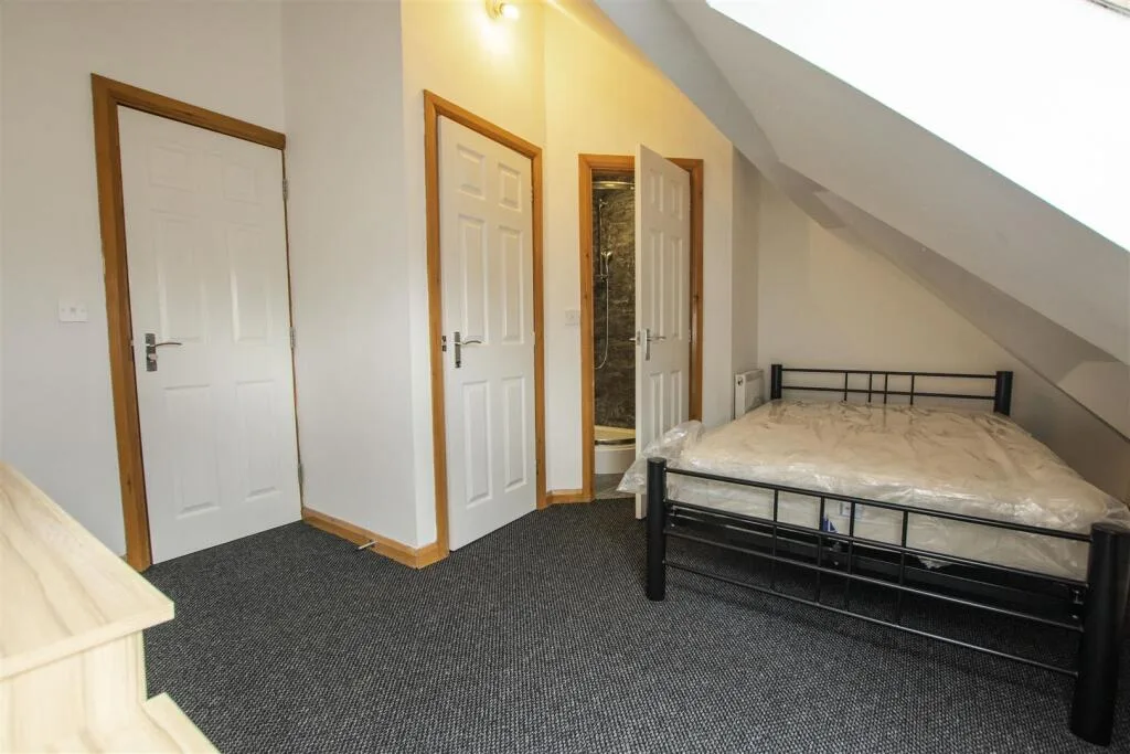 8 bedroom house for rent