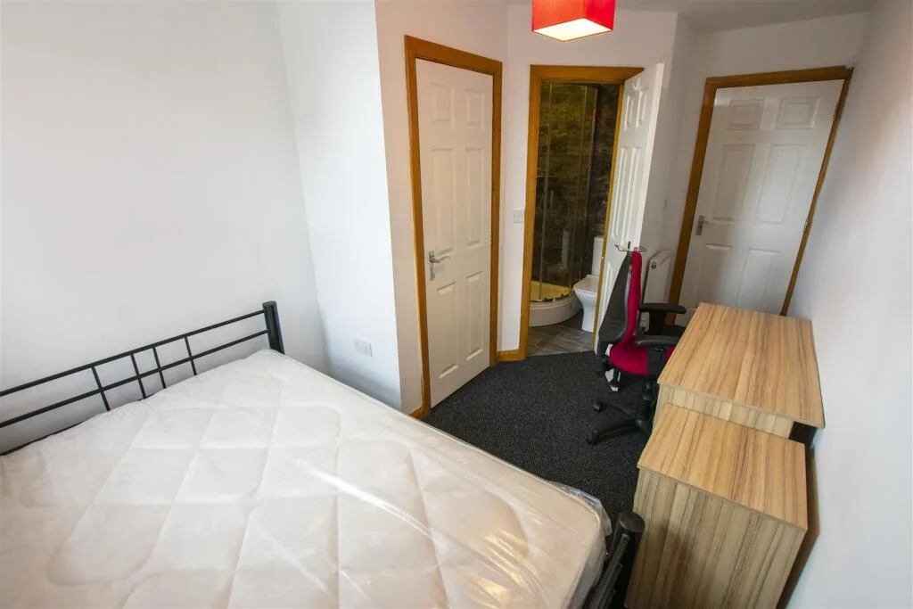 8 bedroom house for rent