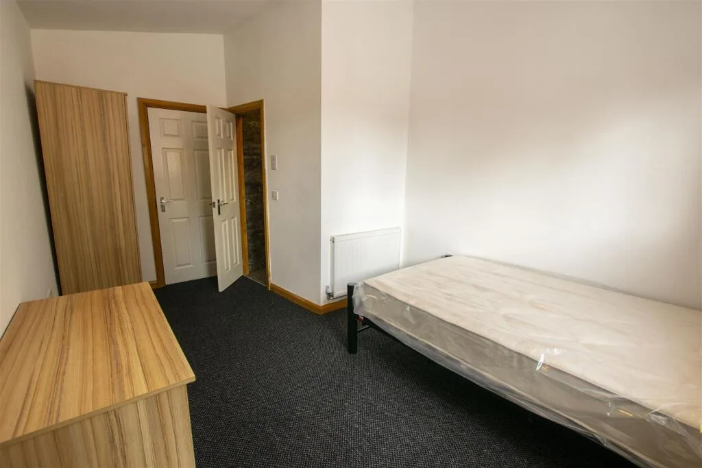 8 bedroom house for rent