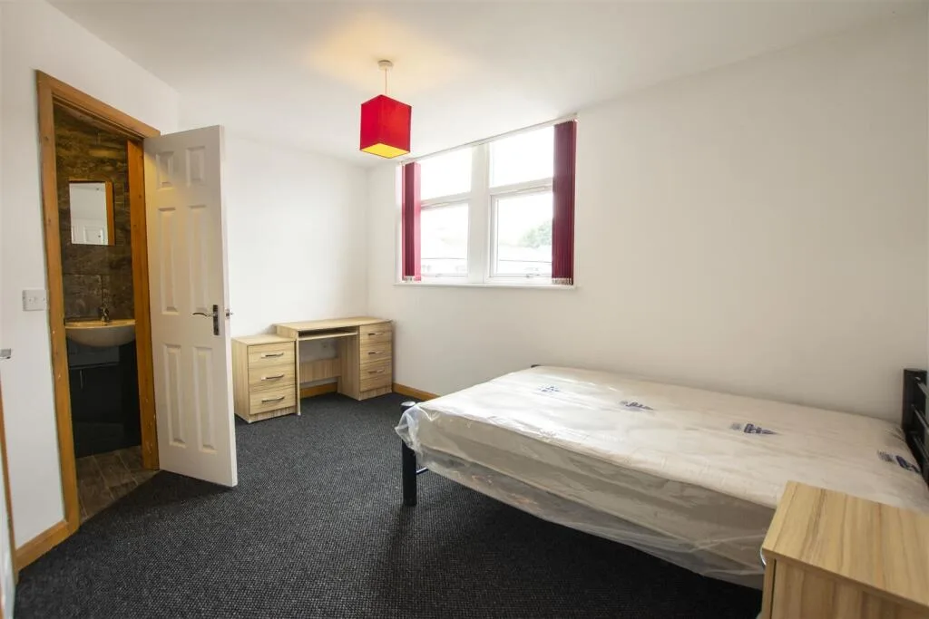8 bedroom house for rent