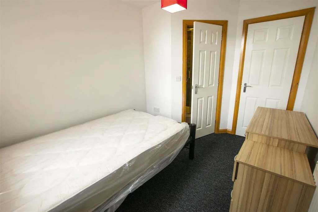 8 bedroom house for rent