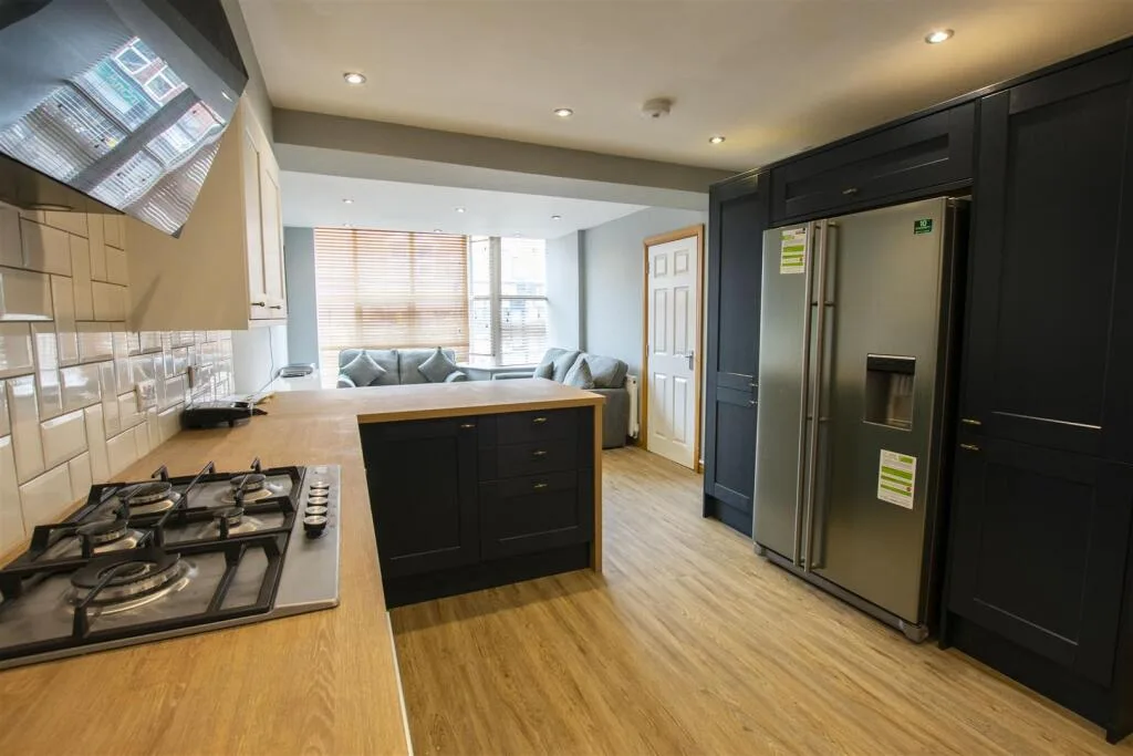 8 bedroom house for rent