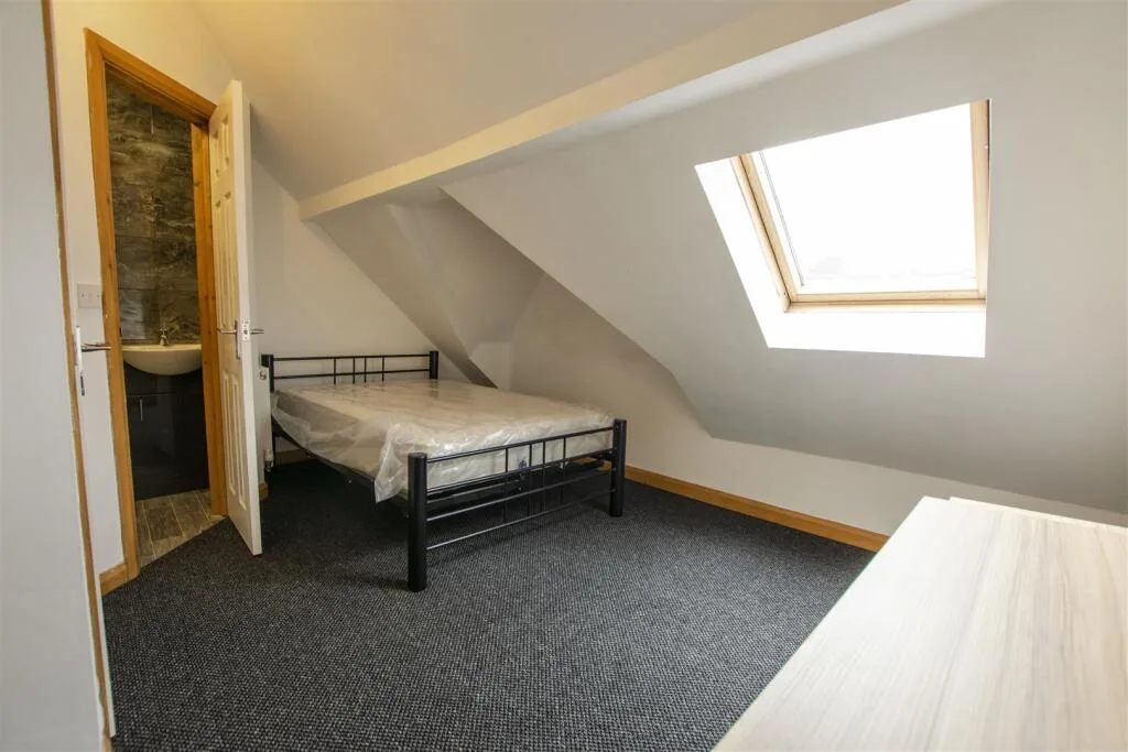 8 bedroom house for rent
