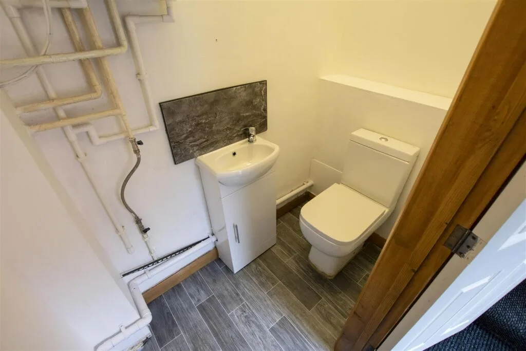 8 bedroom house for rent