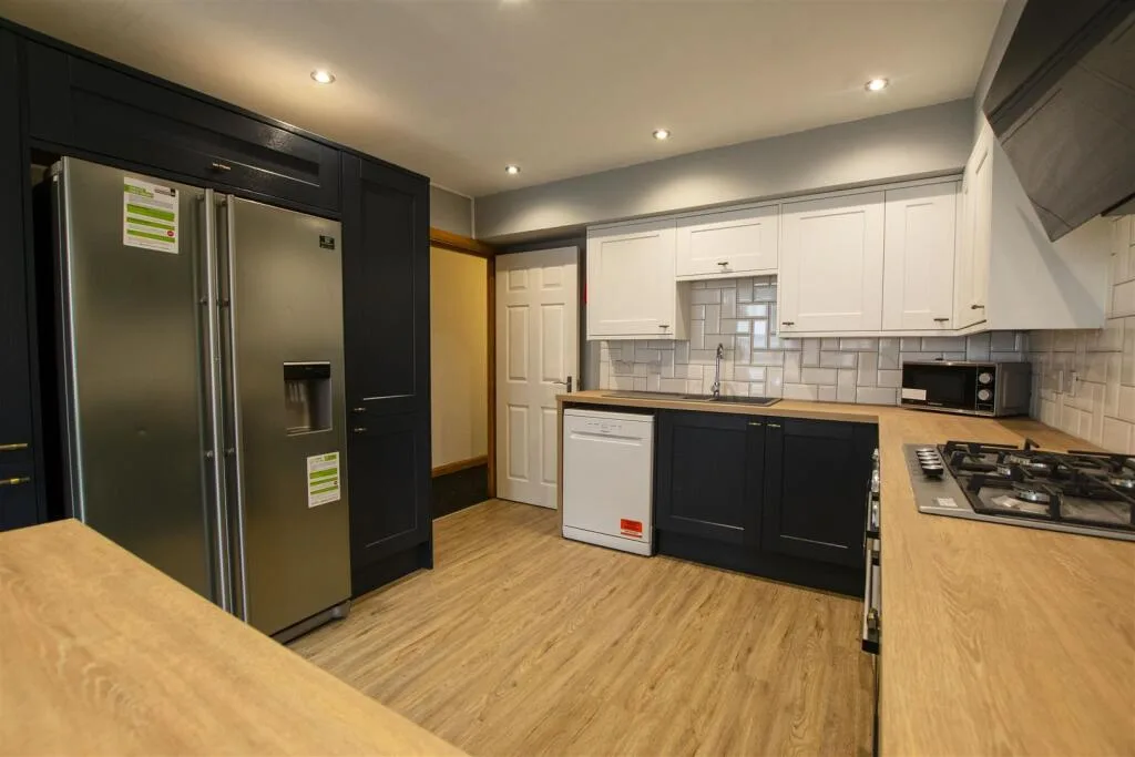 8 bedroom house for rent