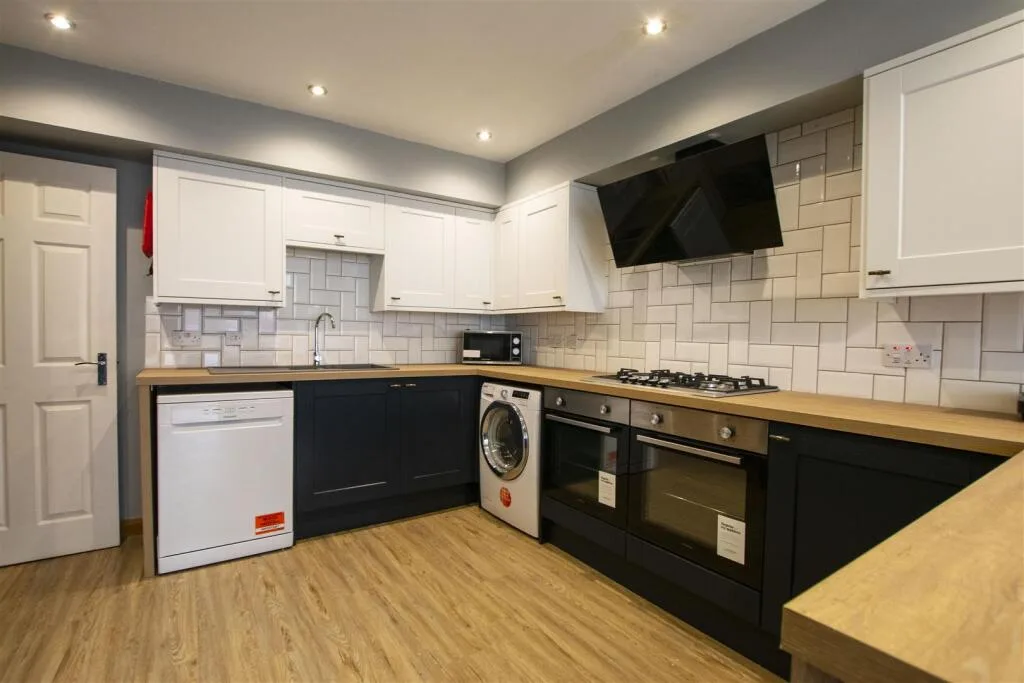 8 bedroom house for rent