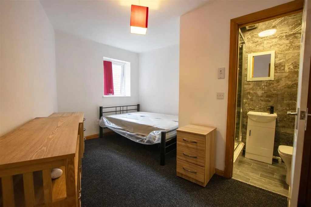 8 bedroom house for rent