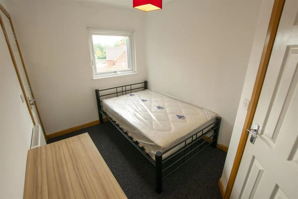 8 bedroom house for rent