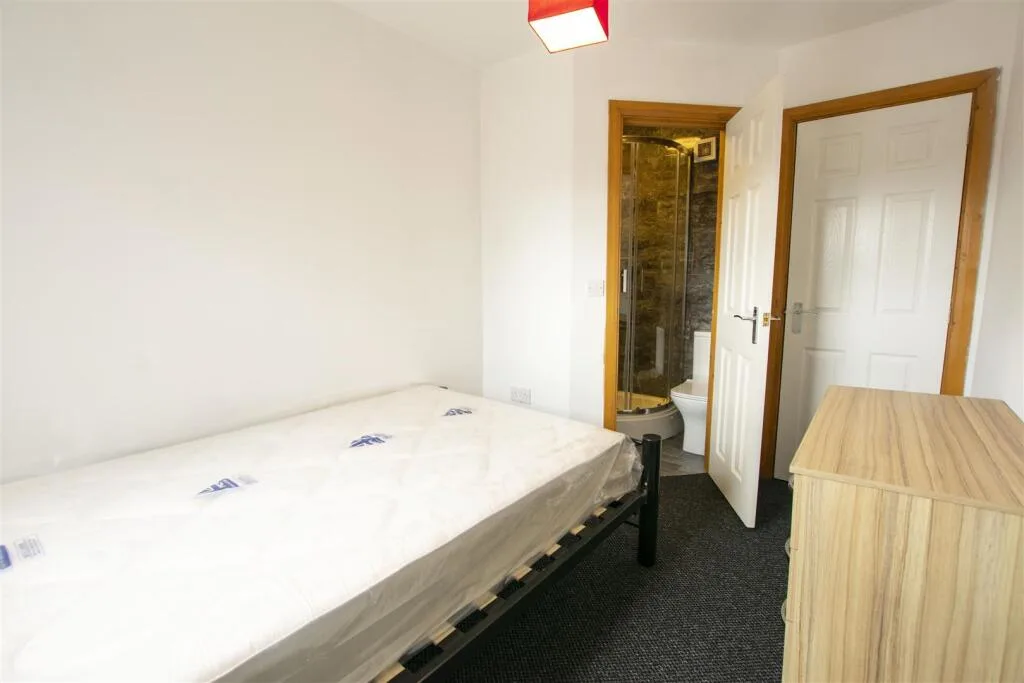8 bedroom house for rent