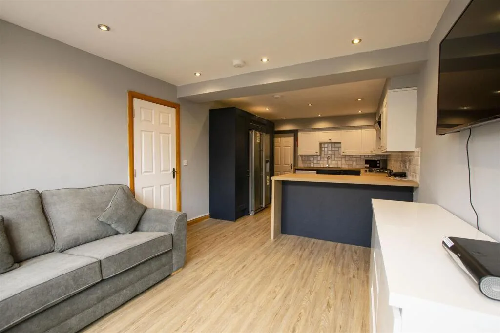 8 bedroom house for rent
