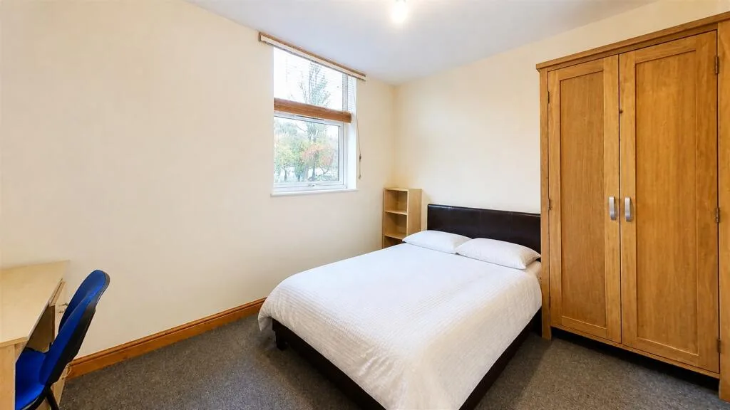 6 bedroom house for rent
