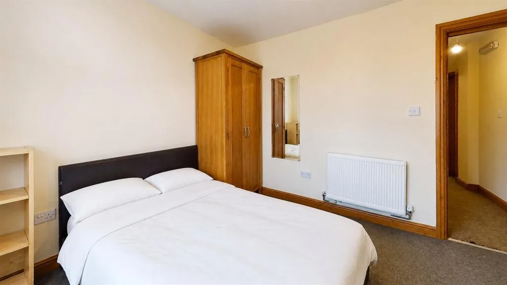 6 bedroom house for rent