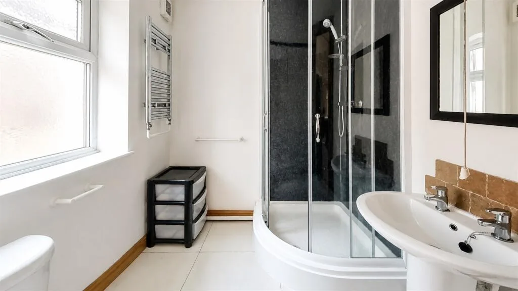 6 bedroom house for rent