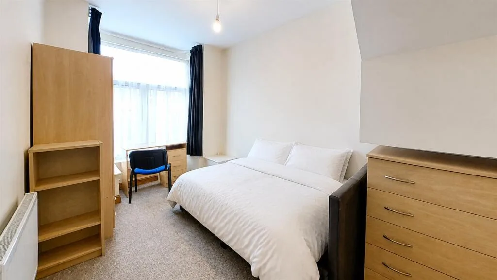 6 bedroom house for rent
