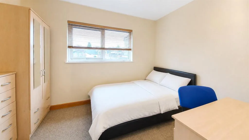 6 bedroom house for rent